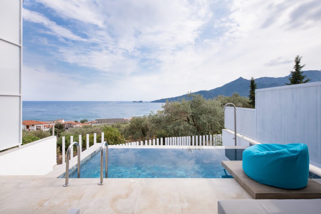 DELUXE SUITES WITH PRIVATE POOL