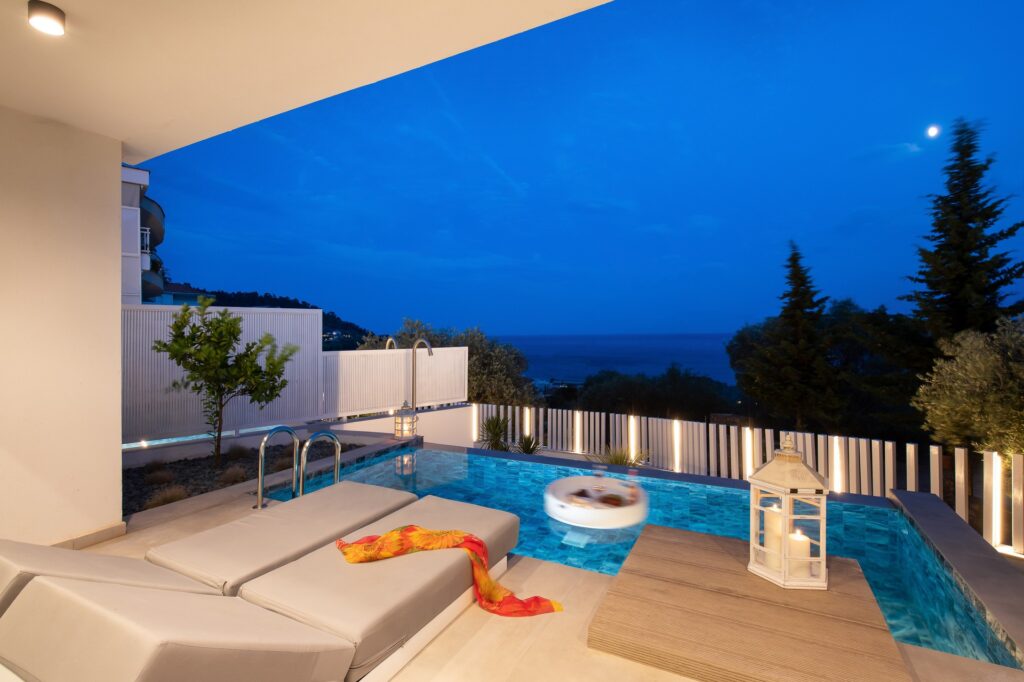 DELUXE SUITES WITH PRIVATE POOL