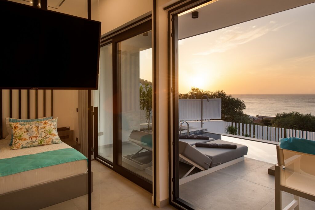 DELUXE SUITES WITH PRIVATE POOL