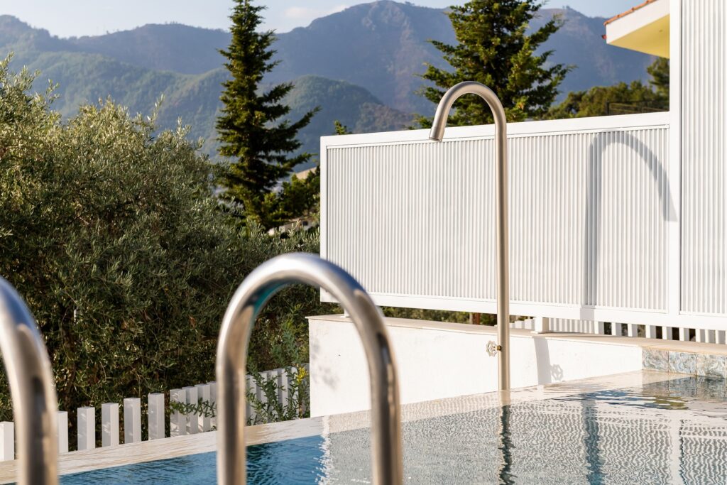 DELUXE SUITES WITH PRIVATE POOL