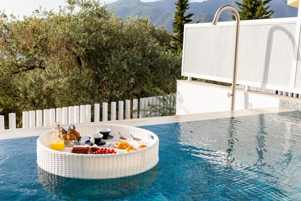 DELUXE SUITES WITH PRIVATE POOL